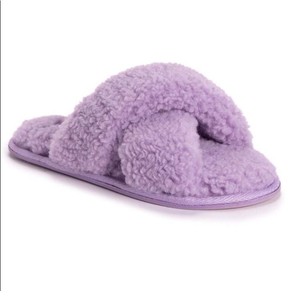 ⬇️🎉 SALE BNIP Muk Luks Criss Cross Slippers - Picture 2 of 6